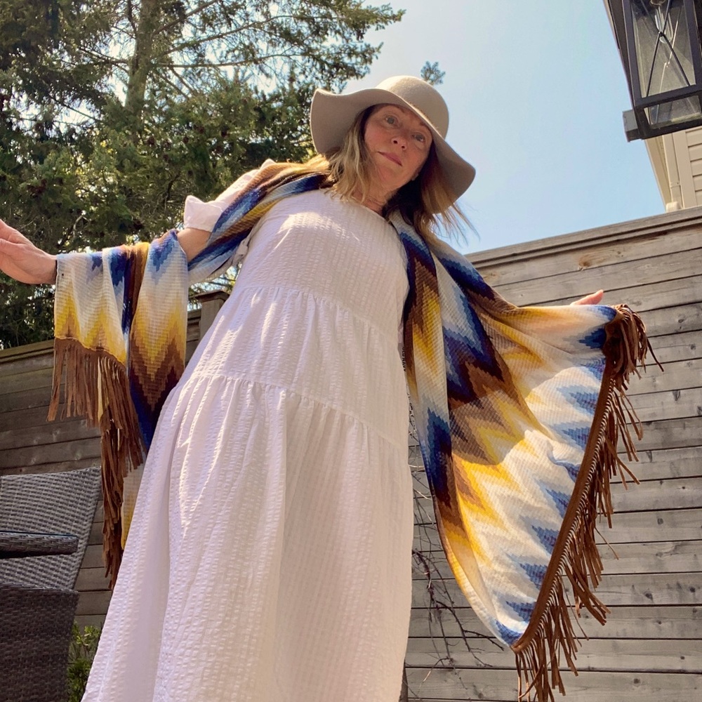 🎉HP🎉 Fringed, chevron patterned scarf